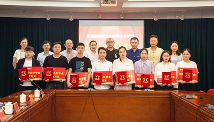 堅(jiān)守初心，回報(bào)社會(huì)。第二屆百陶會(huì)獎(jiǎng)學(xué)金今日發(fā)放